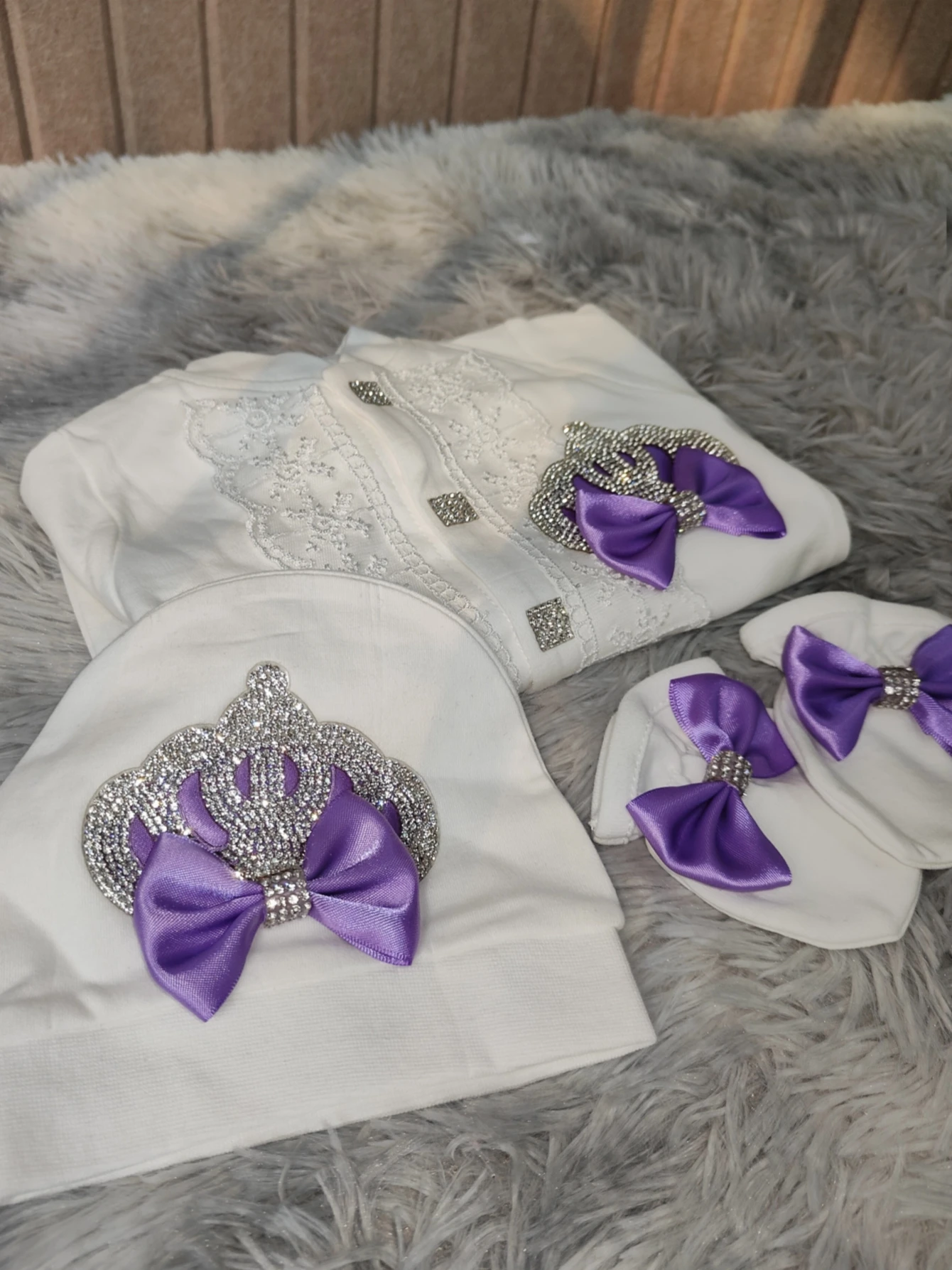 

French Lavender Baby Footed Romper | Ultra-Soft Brushed Cotton One-Piece with Fixed Crown Bow & Lace Gloves – 0-9 Months