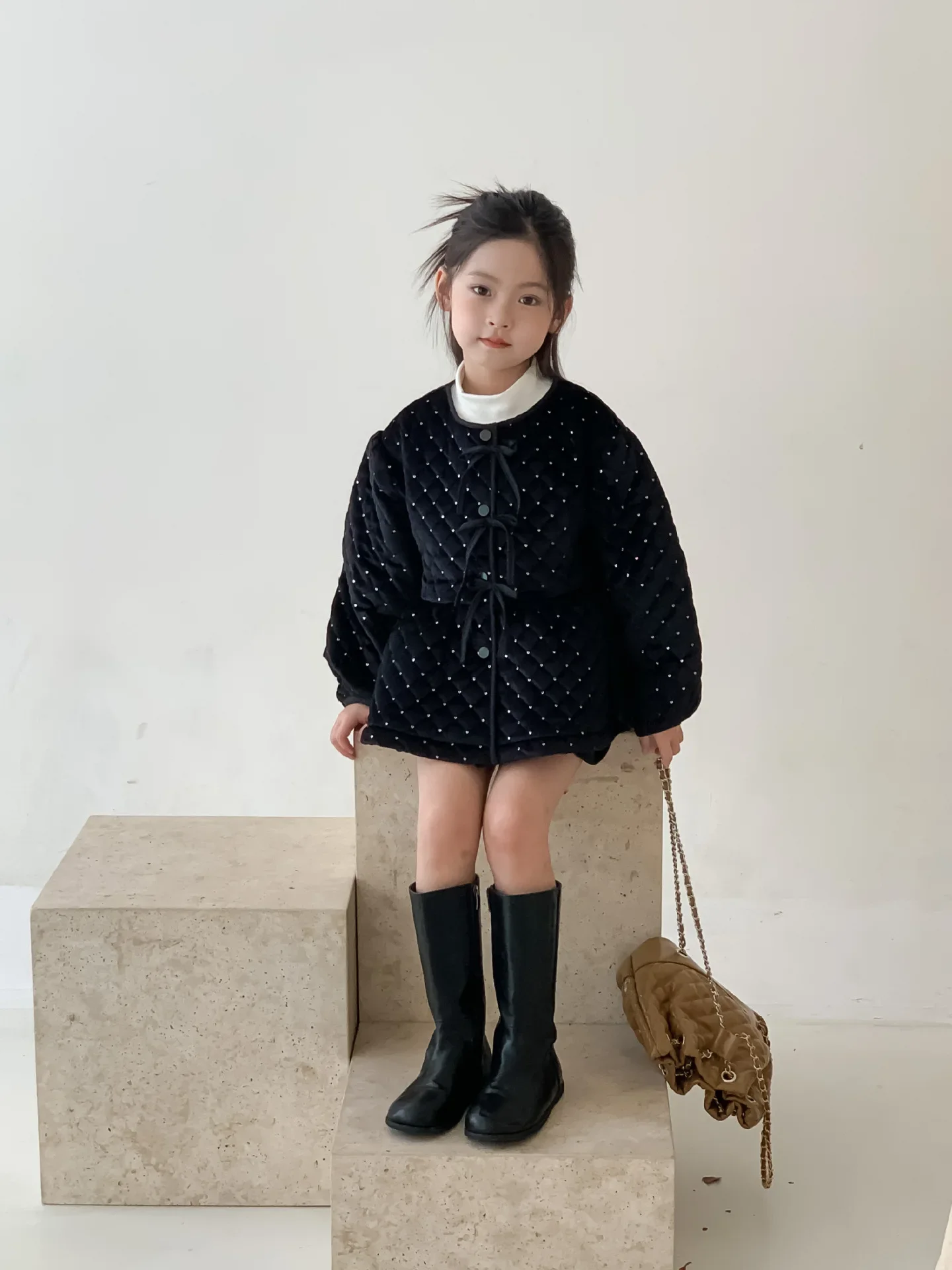 Traje para niñas, ropa de invierno para niños, abrigo de algodón con Clip de lentejuelas de terciopelo de estilo extranjero, pantalones cortos, informal, sencillo, para uso diario, 2024