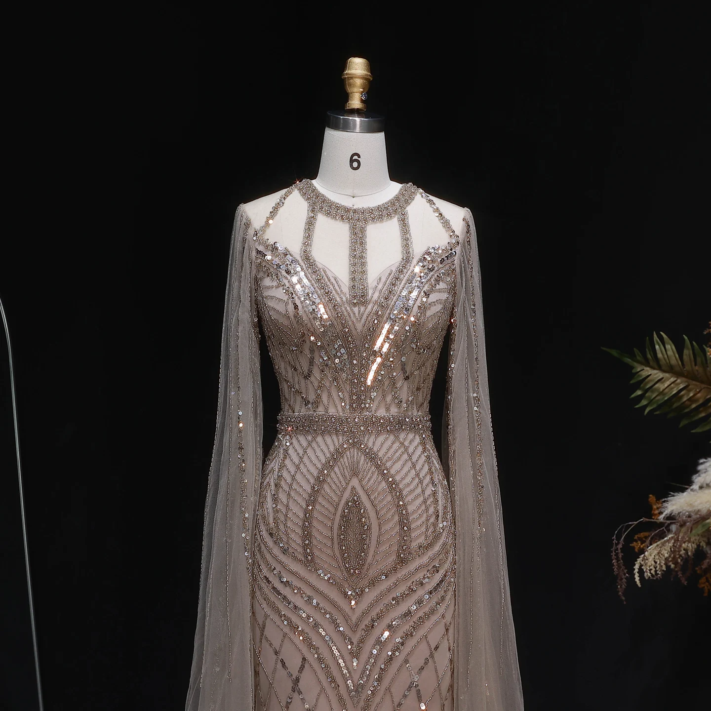Sharon Said Luxuriöses Rosa O-Ausschnitt Etuikleid mit Cape-Ärmeln, Paillettenbesetztes Abendkleid für Damen SS126 Maßanfertigung – Detail 12