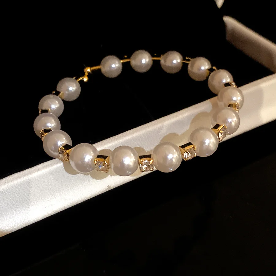 سوار مفتوح الكفة مع حجر الراين رصع حبات اللؤلؤ الفرنسية خمر موضة ضوء سوار فاخر NicheJewelry للنساء