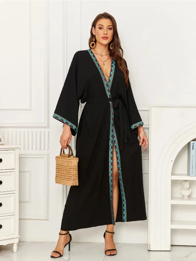 ชุดคลุมกันแดดสไตล์กิโมโนสำหรับผู้หญิง รุ่น Elegant Breezy Lane ปี 2026 เหมาะสำหรับใส่คลุมชุดว่ายน้ำ ชุดชายหาด เสื้อคลุมฤดูร้อน