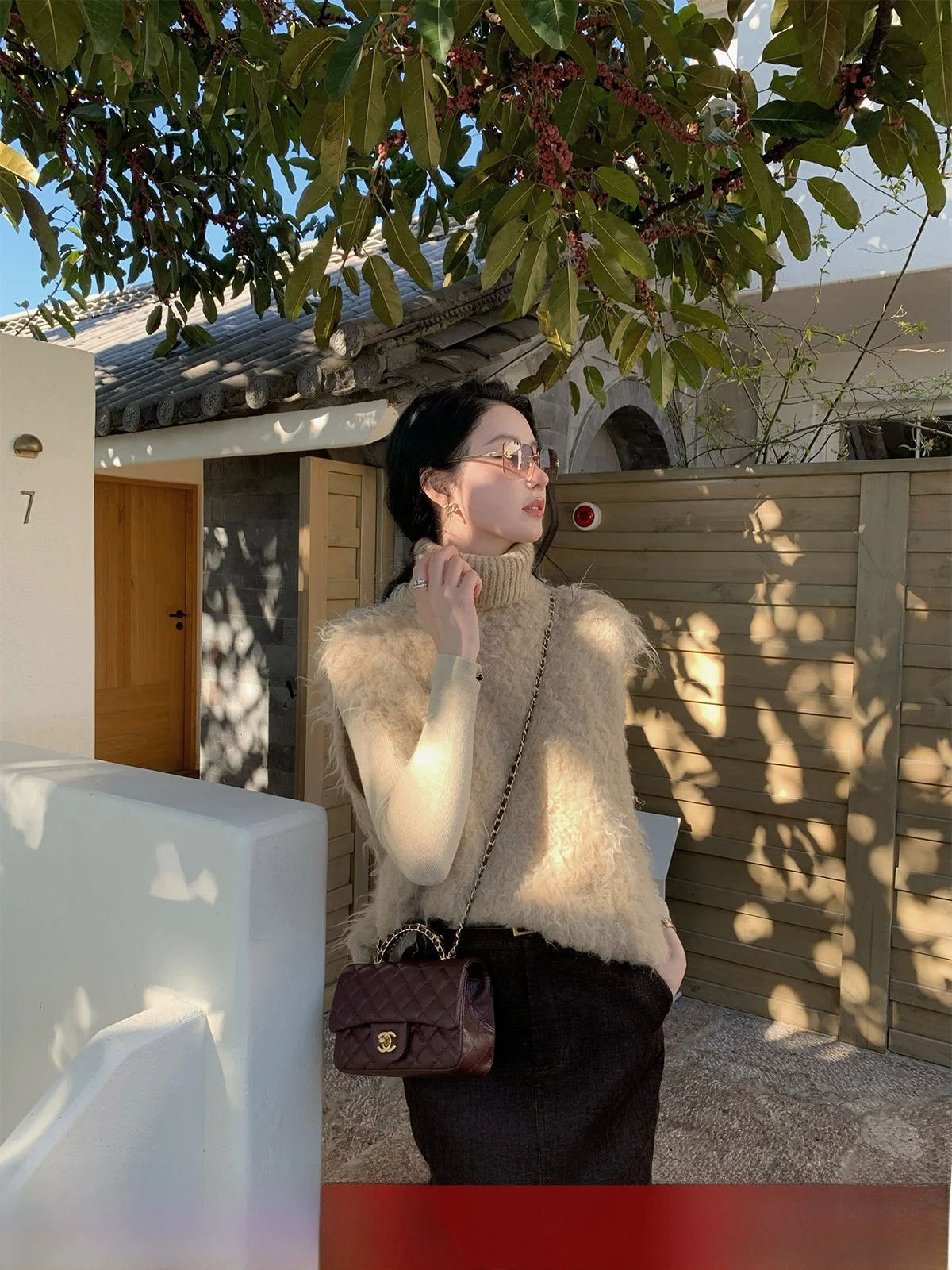 

Комплект из двух предметов: укороченный свитер-жилет и брюки из шерстяной ткани, повседневный зимний женский костюм...