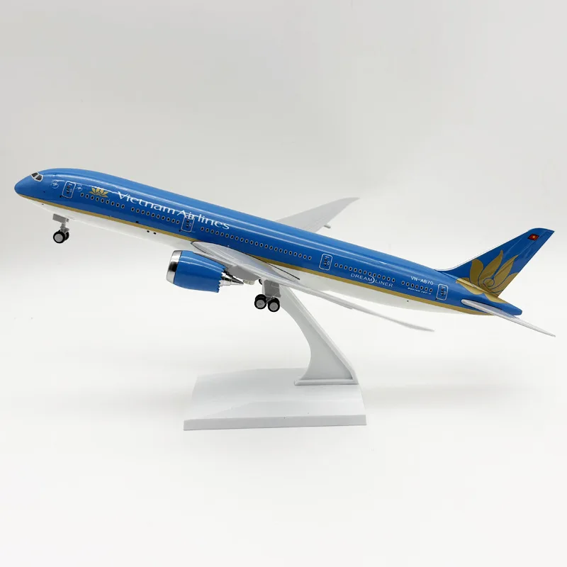 

Модель самолета B787 Vietnam Airways, 30 см, масштаб 1:250, литая под давлением, сборная, из смолы, с колесами, авиационный сувенир, подарок