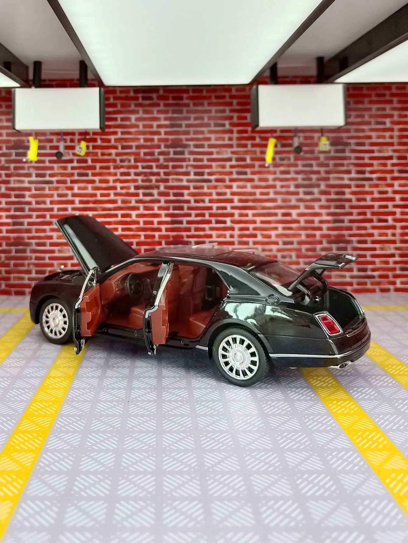 1:24 Bentley Mulsanne Alloy Diecast Model Car Collection Vehicle Simulation Sound & Light Metal Toy Car Toy For Kids Gift