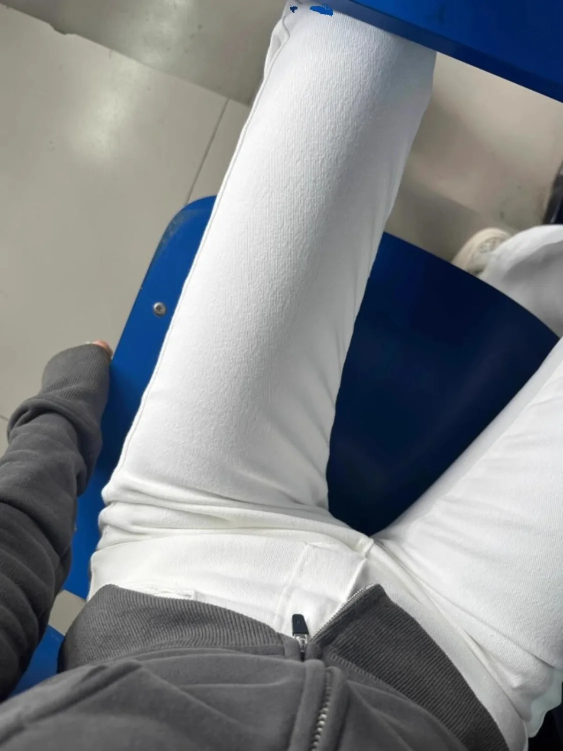 

Рваные джинсы женские потертые изношенные рваные потертые подол женские джинсовые модные гранж альтернативные панк-рок готические эмо субкультура