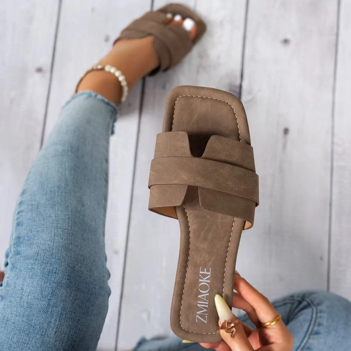 

Women Slippers Summer 2026 New Flat Ladies Sandals Cross Big Size Slip-On Slippers Outdoor Wear Rubber Bottom Shoes Slides Women