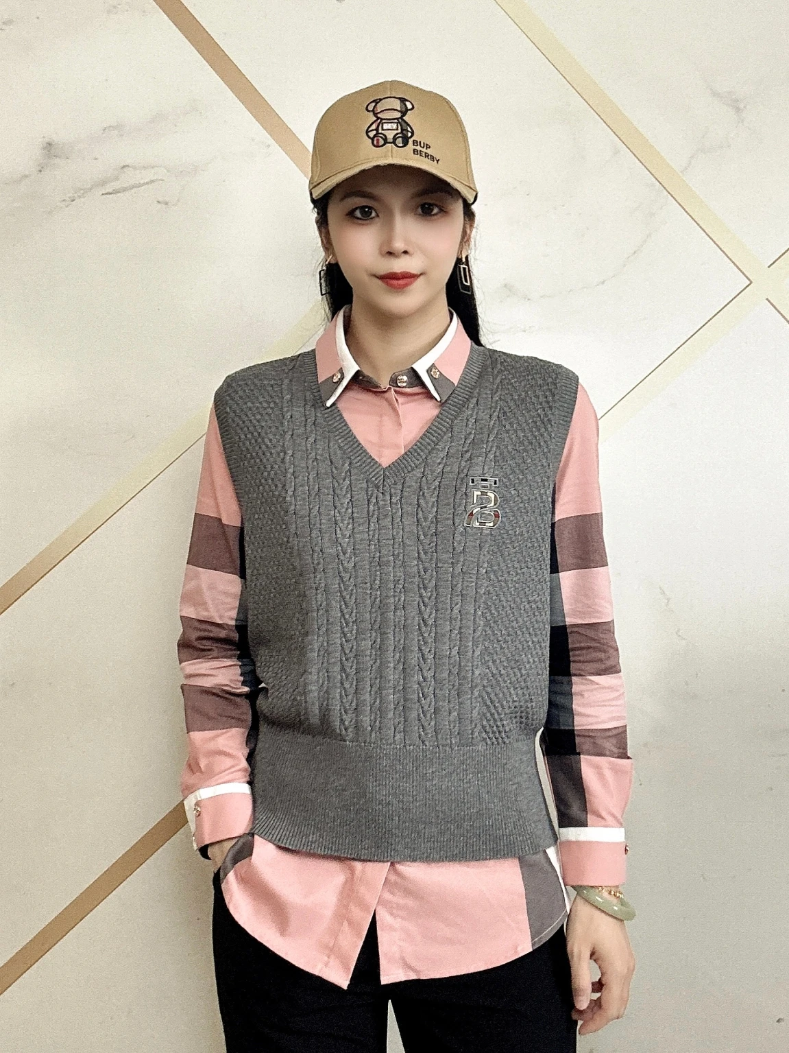 가을 겨울 신상 슬레 브리티 패션 트위스트 니트 베스트 캐주얼 브이넥 여성 레트로 스웨터 탑 모든 종류의 바지와 매치