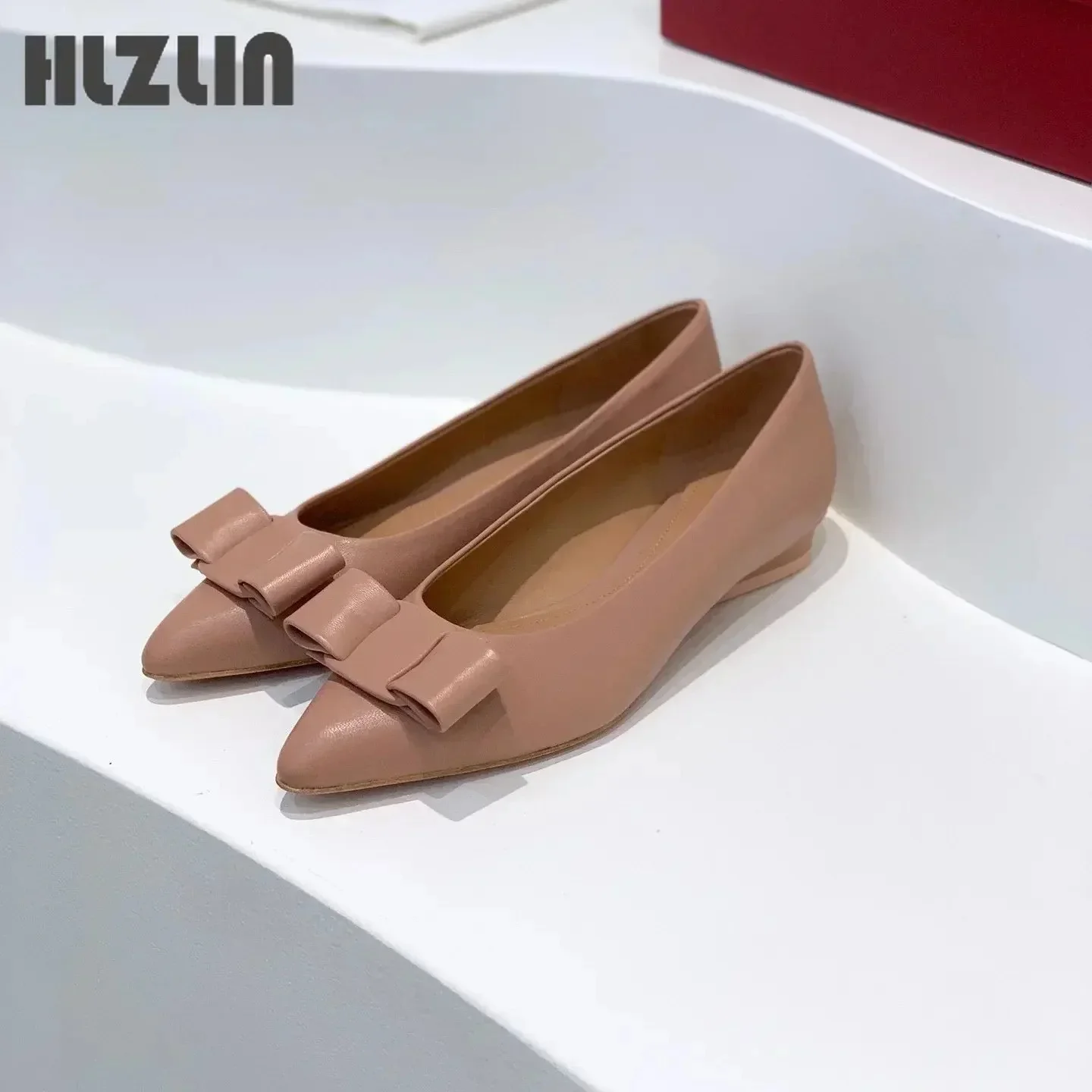 2026 new Women's leather loafers, low-heeled moccasins with bows, light ballet flats spring and autumn view 3