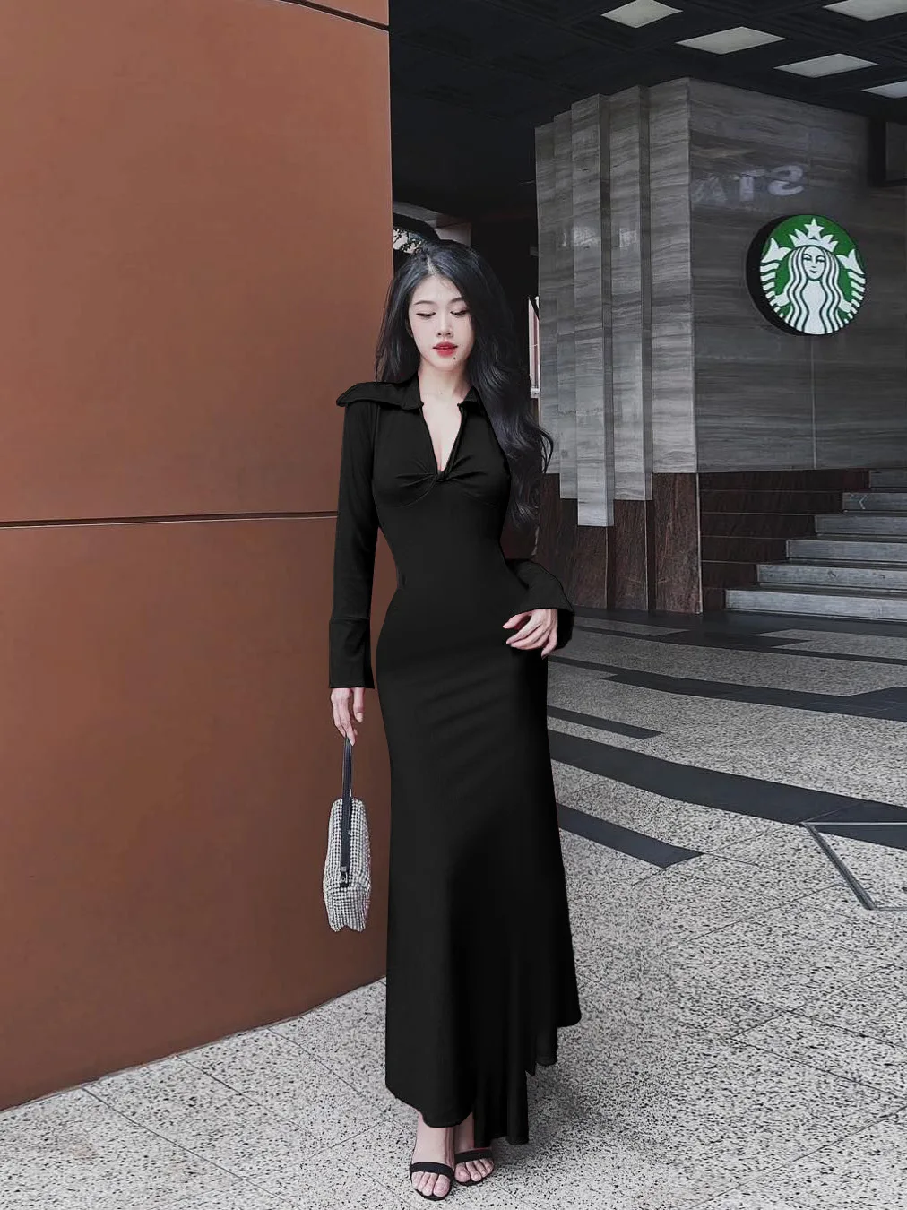 

Minimalist Women's Black Hepburn Bodycon Dress Deep V-neck Folds Flared Sleeves A-line Dresses Waist-fit Ins Hotsweet Chic Vibe