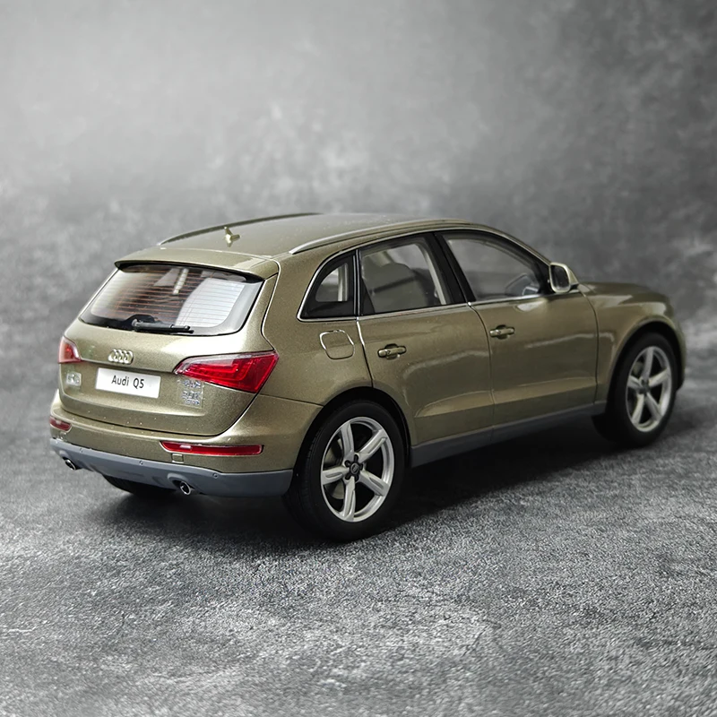 Audi Q5 SUV modelo de simulación completamente abierto de aleación, colección de juguetes decorativos para niños, regalos de vacaciones para niños, Original, 1/18