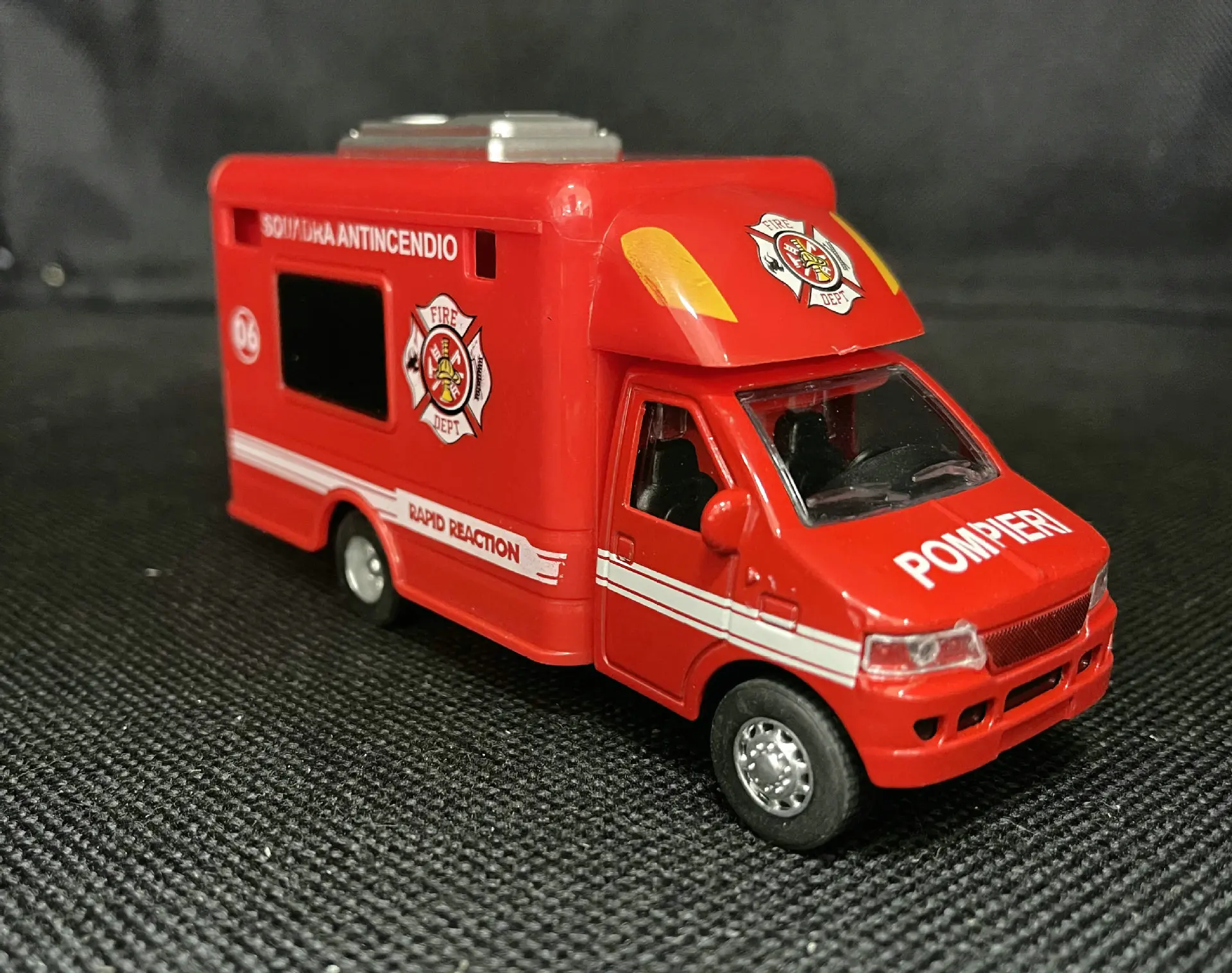 1:32 合金プルバック車のおもちゃシミュレーションキャンピングカーキャラバン消防車アイスクリーム車ファーストフード車医療車慣性車のおもちゃモデル