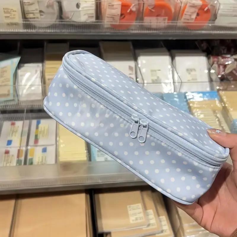Einfaches blaues Polka-Dot-Federmäppchen mit großer Öffnung und großem Fassungsvermögen, Geschenk für Schreibwaren. – Detail 4