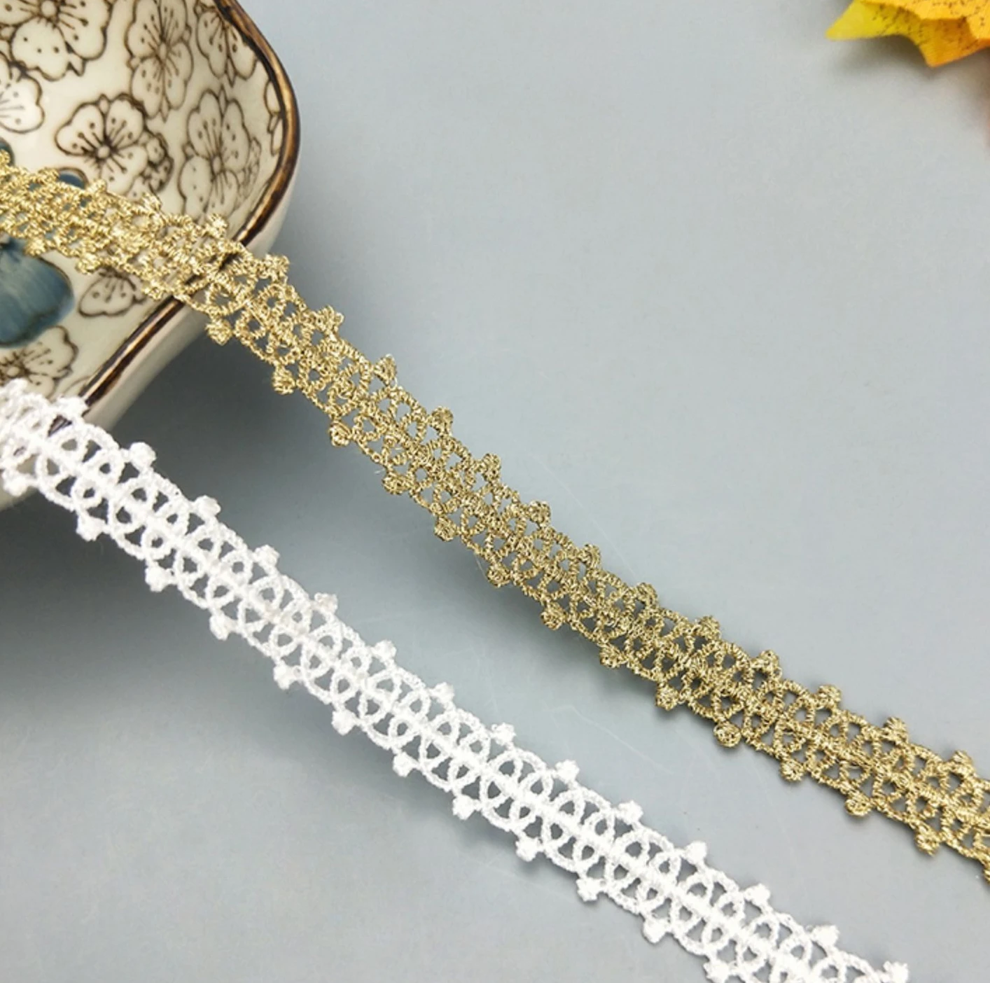 Zopfspitze mit goldenem Spitzenbesatz, DIY-Kleidungszubehör, Ausschnittstickerei, hohe Qualität, 2 Yards Breite 1,2 cm