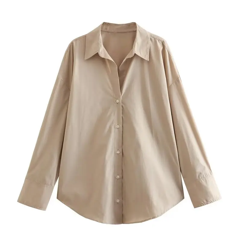 Camicia semplice ed elegante alla moda a righe larghe con colletto rovesciato a maniche lunghe