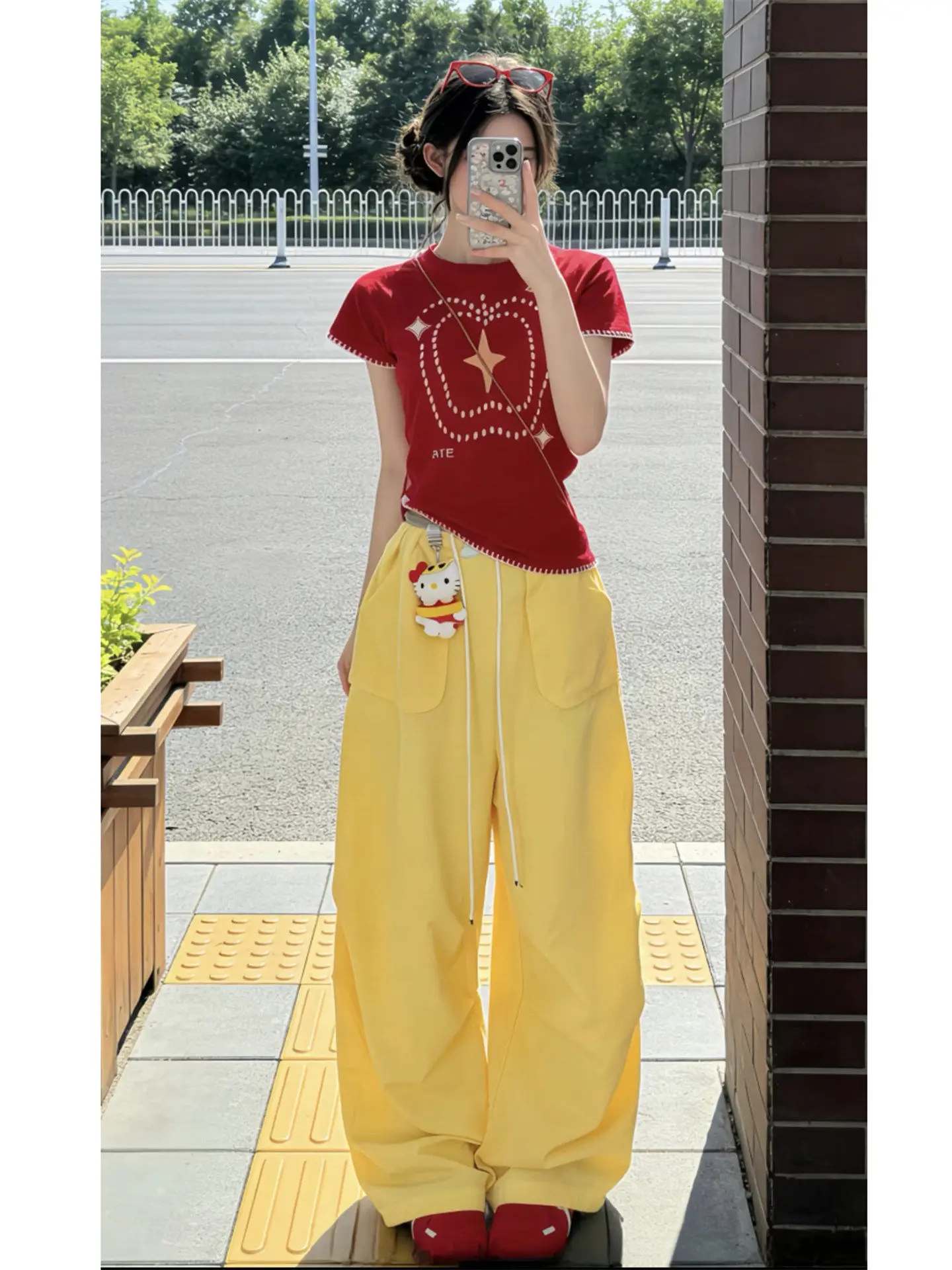 

Casual Sports Set for Women in Summer Slim Fit and Slimming Short Sleeved High Waist and Wide Leg Work Pants Two-piece Set
