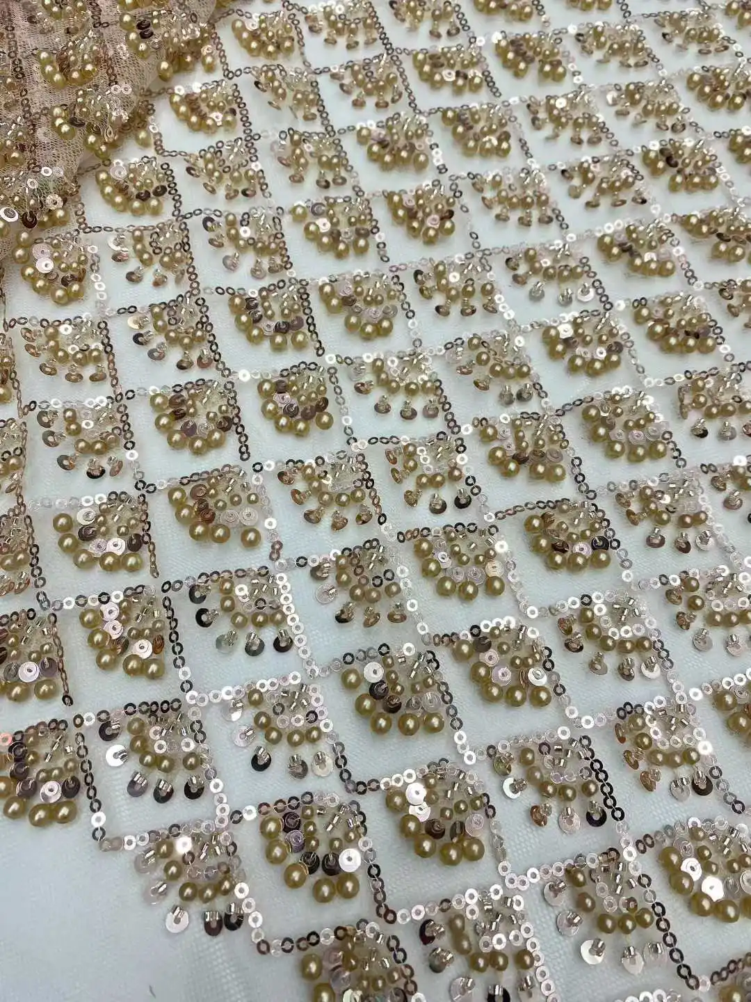 الأحمر الأفريقي الخرز أقمشة الدانتيل 2025 أحدث الترتر النسيج تول عالي الجودة مطرزة أقمشة الدانتيل لفستان الزفاف النيجيري Wome