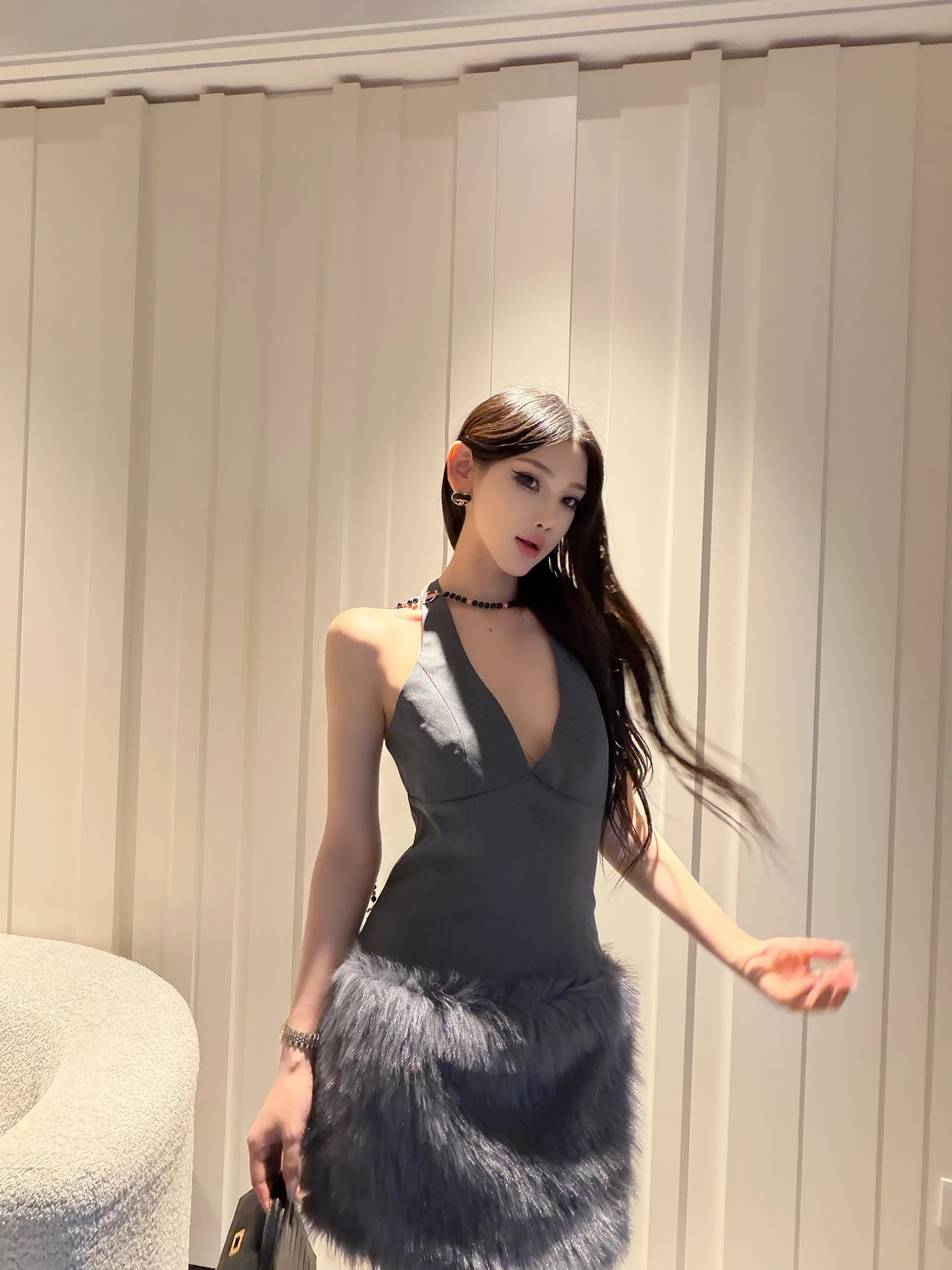 

ChiclyNana Сексуальное облегающее платье с V-образным вырезом и меховыми вставками, модное, с завышенной талией, из полиэстера и шерсти, для вечерних выходов