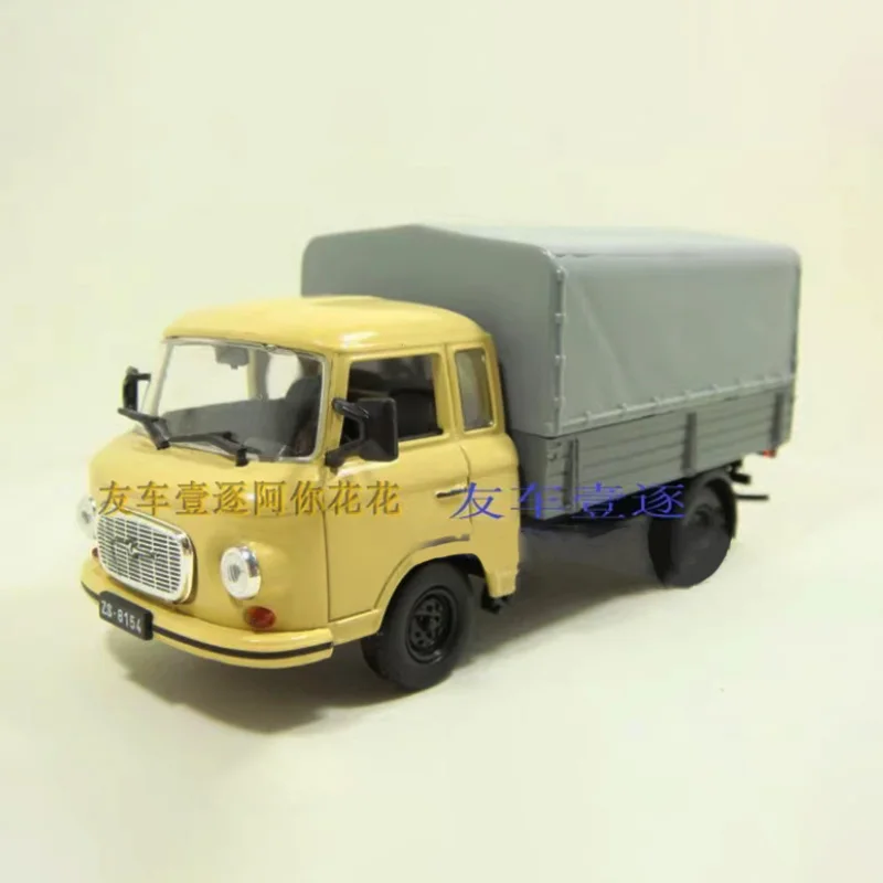 IST 1:43 Scale BARKAS B1000 HP Van Alloy Simulation Car Model Classic Adult Collection Static Display