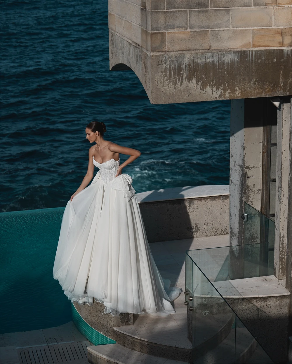 Personalizado elegante branco organza vestido de casamento formal querida sem mangas vestidos de noiva macio a linha tribunal trem robe de mariée