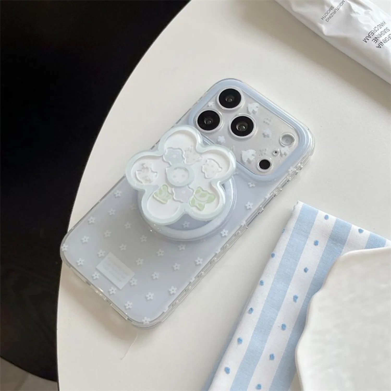 

Korean Large Flower Magnetic Phone Stand Adjustable Foldable Ring Holder For iPhone 17 Samsung Full Coverage Design Accessories
