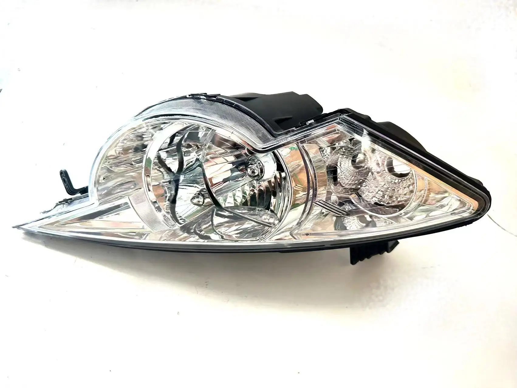 8310131303 Left  Lamp Assy-Head For Ssangyong LHD Actyon: 2006-03-01 ~ 2012-11-30 Actyon Sports: 2006-07-15 ~ 2011-12-31
