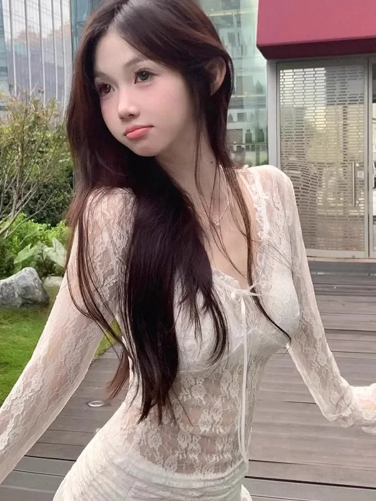 Sexy Pure Desire Lace See-tough Sun Protection irt Women Early Spring New Sle INS Spicy Girl Layered Underwear V-ne L...