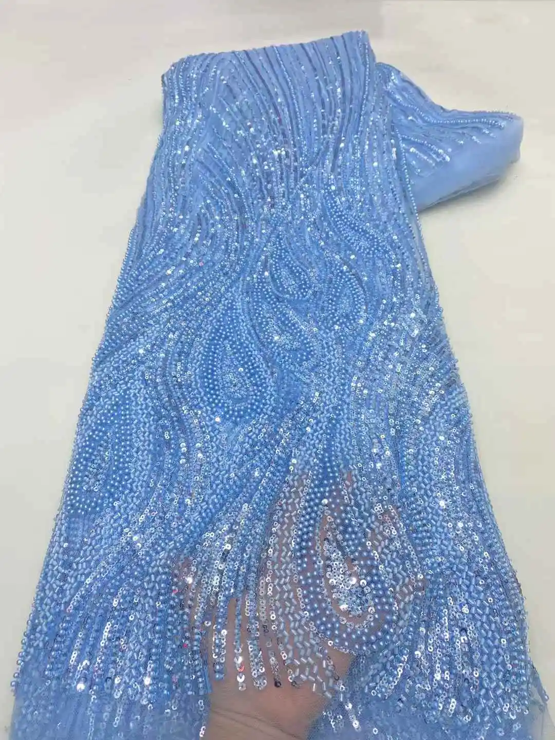 Tessuto di pizzo con perline a mano di lusso Tessuto da sposa Tessuti da sposa di fascia alta Perline di paillettes nigeriane francesi ricamate su tulle 5 metri