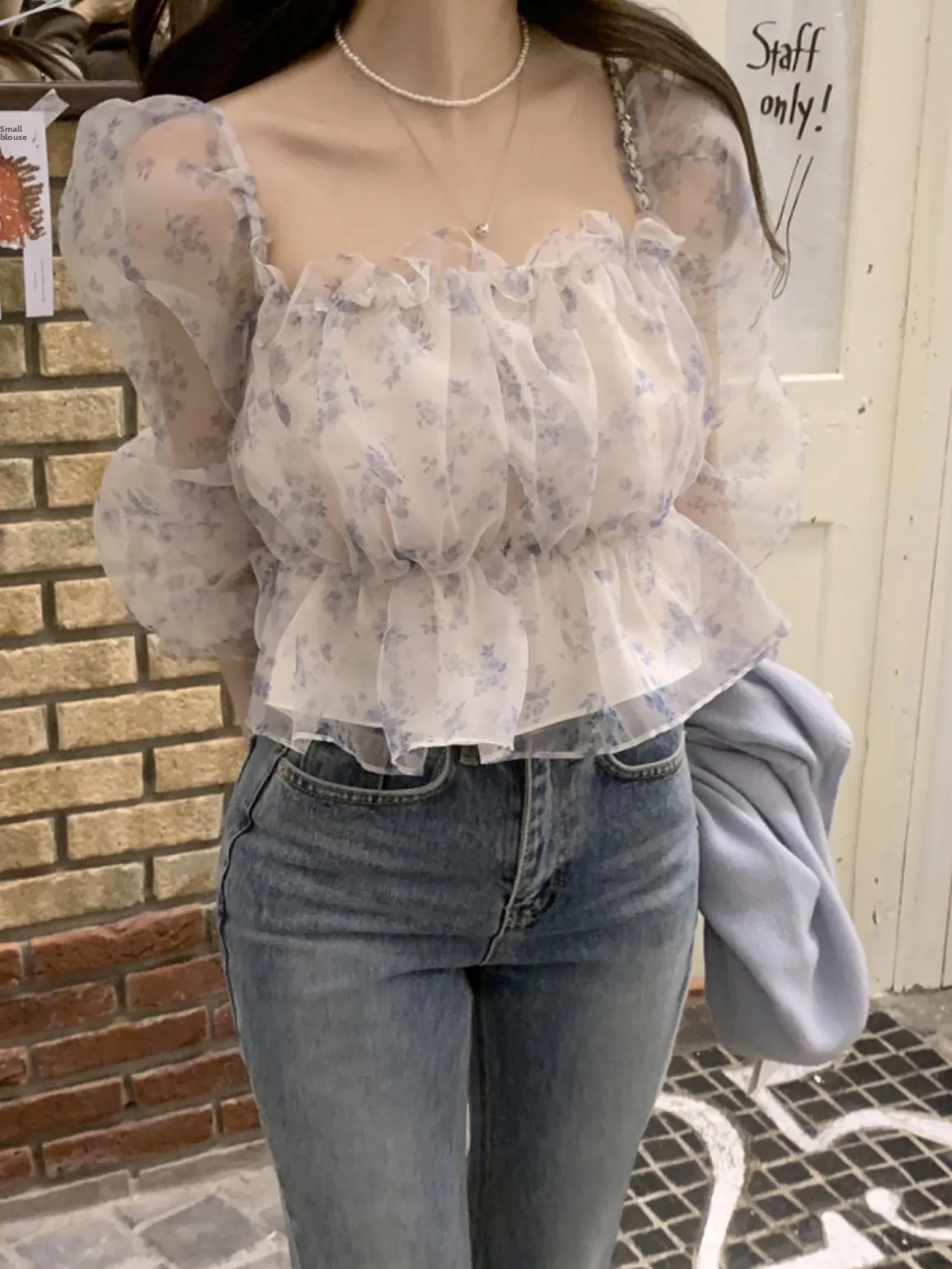 Bloemen verfraaid chiffon irt dames verzamelde oulderband taille-klinkend jong ogende semi-transparante Bubble Sve top