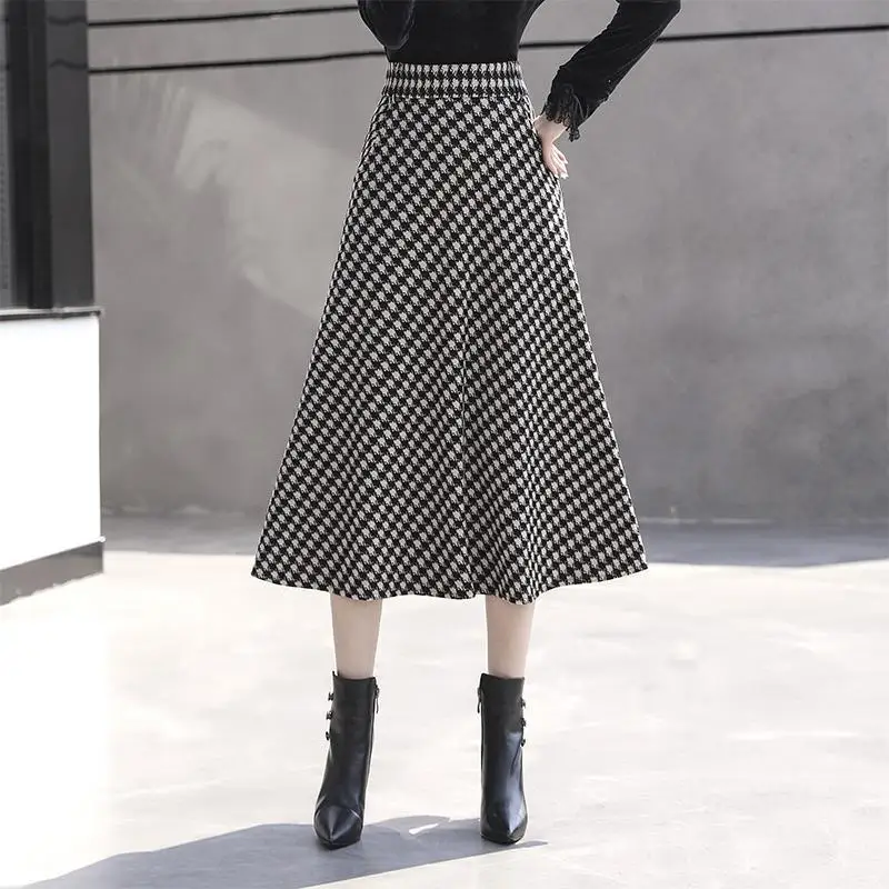 Checkered A-line Skirt Women's Half Length Skirt Temperament Covering the Hips Large Swing Skirt Mid Length Woolen Plaid Skirts