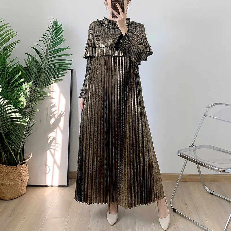 2025 Spring New Pleated Lace Dress Middle East Long Gold Silk Fabric Dress Foreign Style Women\'s Loose Clothing