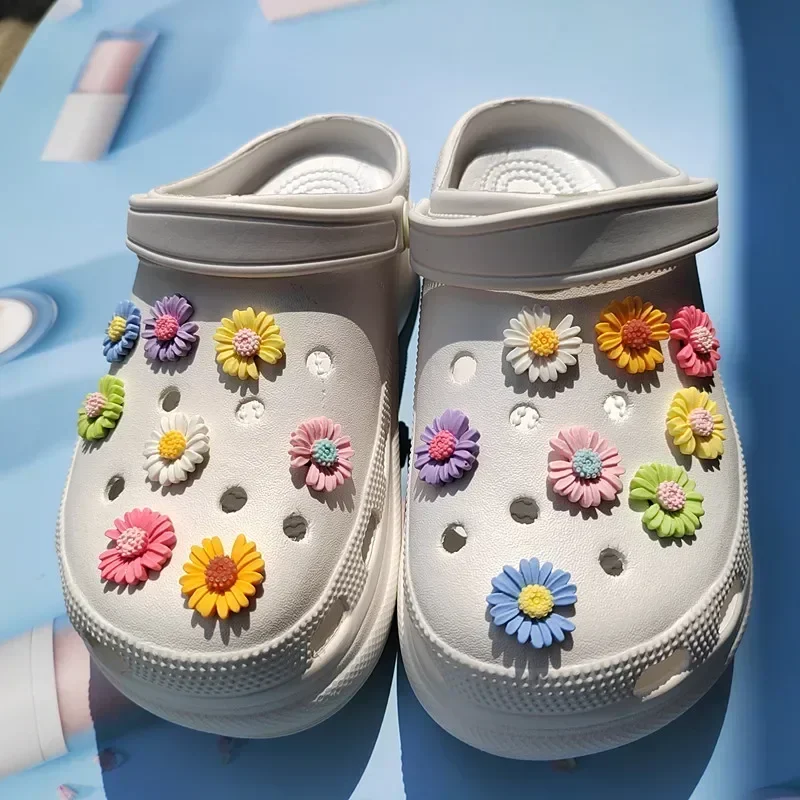 New daisy Hole Shoes flower Charms Designer DIY Shiny Bling Shoes Decaration for Clogs Kids Boys Women Girls Gifts