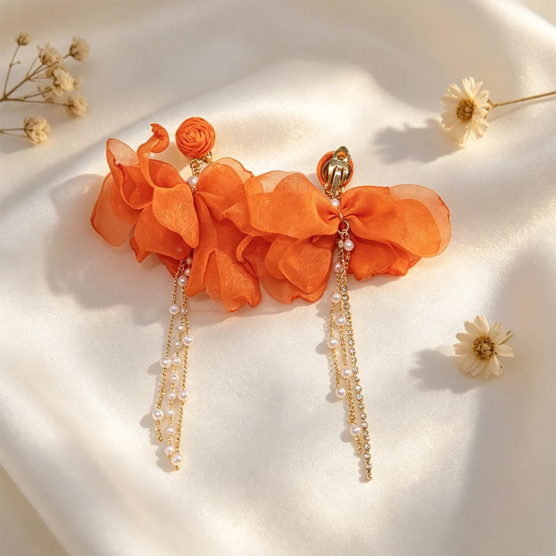 Romantische Imitationsperlen-Rosen-Quasten-Ohrclips für Damen, Einfache Stilvolle Vielseitige Blumen-Ohrclips, Sommer-Urlaubsschmuck – Detail 3