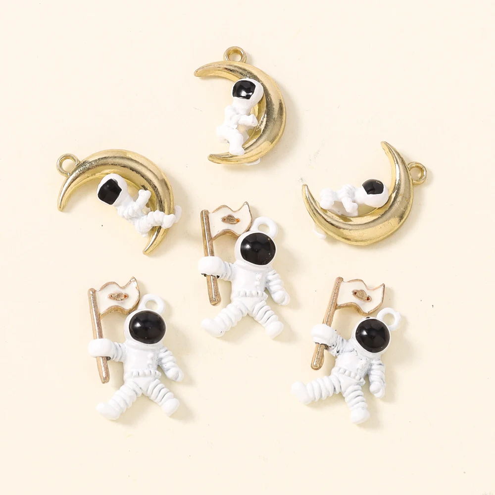 10pcs Lovely Gold Color Moon Spaceman Astronaut Pendant Cute Keychain Charms for Diy Drop Earrings Necklace Jewelry Making