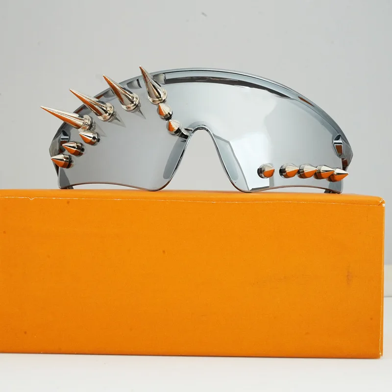 2025 موضة جديدة برشام النظارات الشمسية شخصية الزخرفية الرجال النساء فاسق إطار كبير كول الشعور قطعة واحدة نظارات شمسية للجنسين UV400