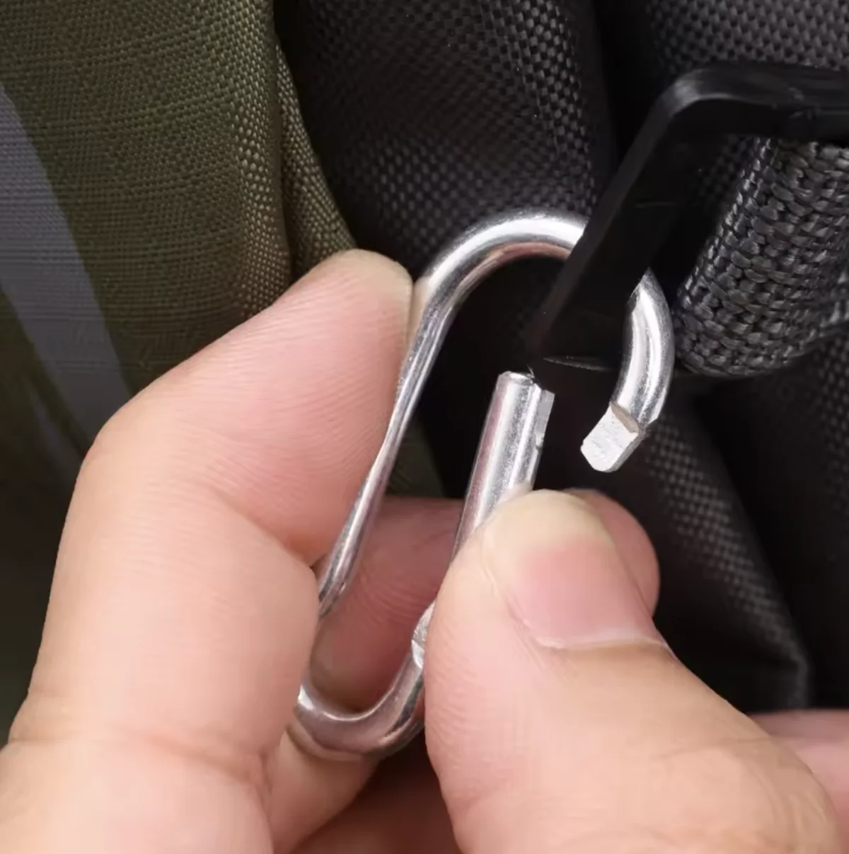 Multifunktionaler Karabinerhaken aus Aluminiumlegierung mit Schnappverschluss, Schnellverschlussring, Haken, Schäkel, Kettenverschluss, Haken zum Aufhängen eines Schlüssels – Detail 9