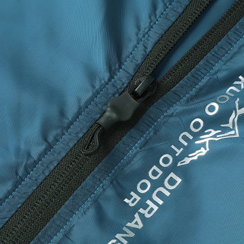 ฤดูร้อนใหม่ผ้าไหมน้ําแข็งHoodedครีมกันแดดเสื้อผ้าบางส่วนอัลตราไวโอเลตBreathableพิมพ์เสื้อแฟชั่นกลางแจ้งผู้ชาย