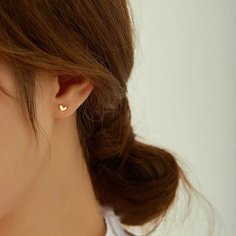 Korean Fashion Simple Lovely Heart Mini Stud Earring for Women Hypoallergenic Daily Wear Temperament Jewelry Party Gift