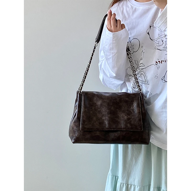 

Vintage Dark Brown Soft Leather Chain Shoulder Bag 2026 Large Capacity Flap Crossbody Bags for Women Zipper Commuter Tote Bag