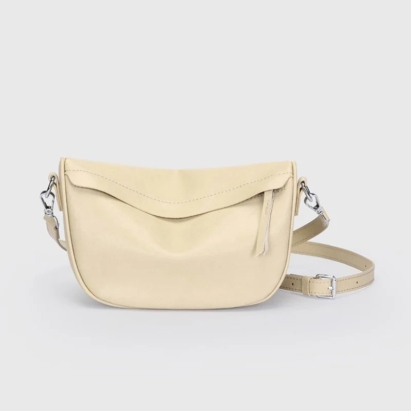 

High End Vintage Inspired Tote Bag For Ladies Made From Leather With An Elegant And Trendy Finish