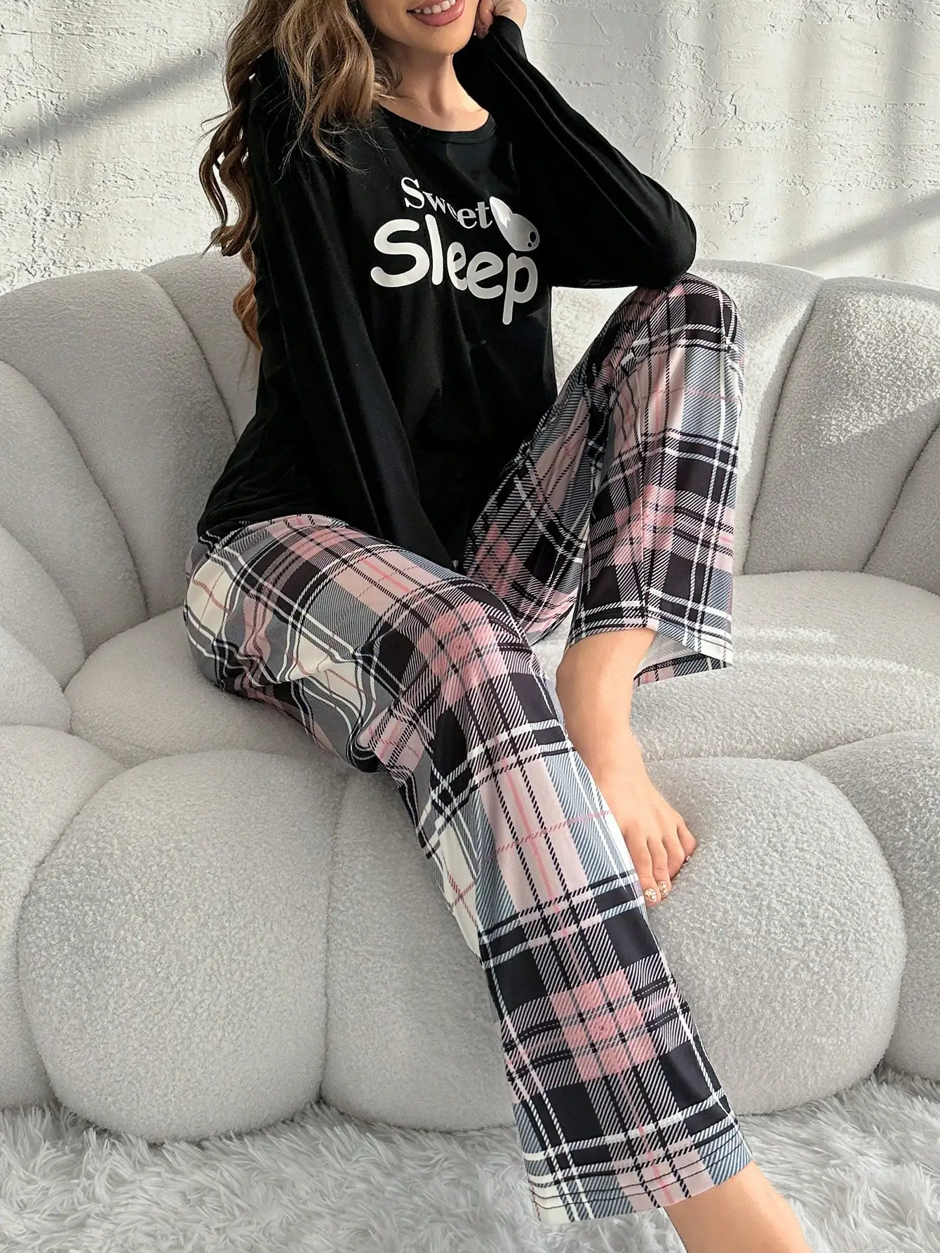 Monogrammed black crew-neck long-sleeved top and plaid pants casual and comfortable women\'s pajama set