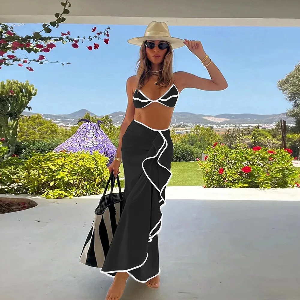 2025 Nuovo costume da bagno bikini da donna in tre pezzi abbinato ai colori in bianco e nero a vita alta alla moda, sexy e sottile