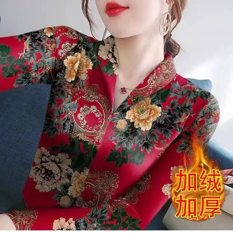 

New Integrated Double-sided German Velvet V-neck Base Shirt for Women Long-sleeved Slim Middle-aged Mother Warm Top