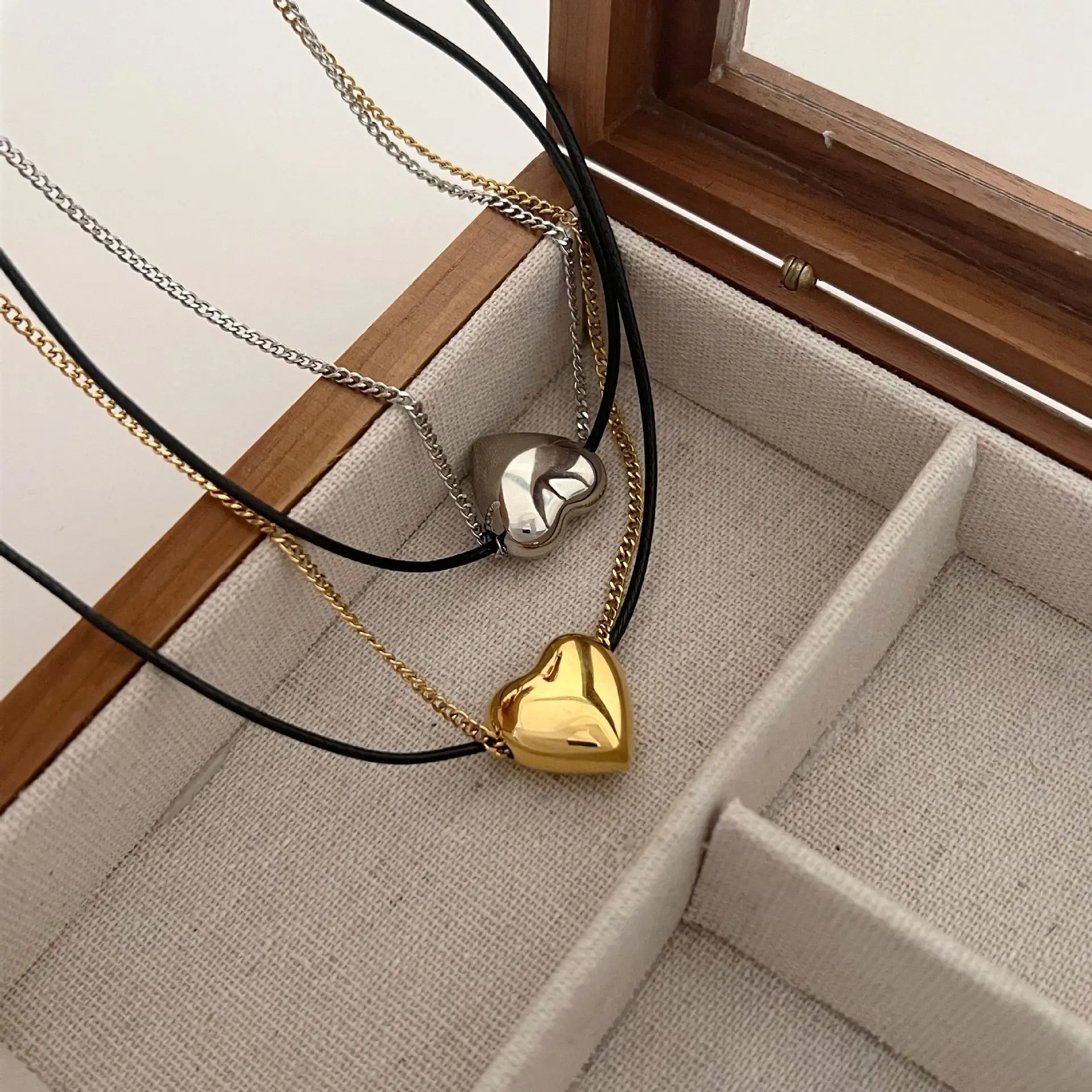 Double Layer Splicing Stainless steel Chain PU Chain Heart-shaped Pendant Necklace For Women\'s Sexy Collarbone fashion Jewelry