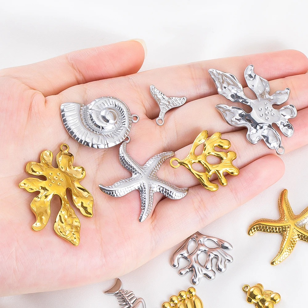 2 Buah Liontin Rumput Laut Karang Keong Bintang Laut Ikan Baja Tahan Karat Jimat Tema Laut untuk Aksesori Kalung Pembuatan Perhiasan DIY