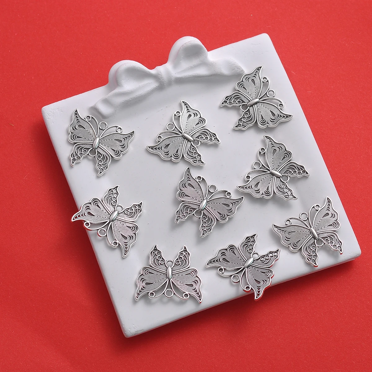 9-Piece Set of Hollow Butterfly Pendants with Curling Patterns, Vintage Filigree Winged Butterfly 3D Texture Design, Suitable for DIY Bracelets, Necklaces, Earrings, and Handmade Beaded Decoration Accessories