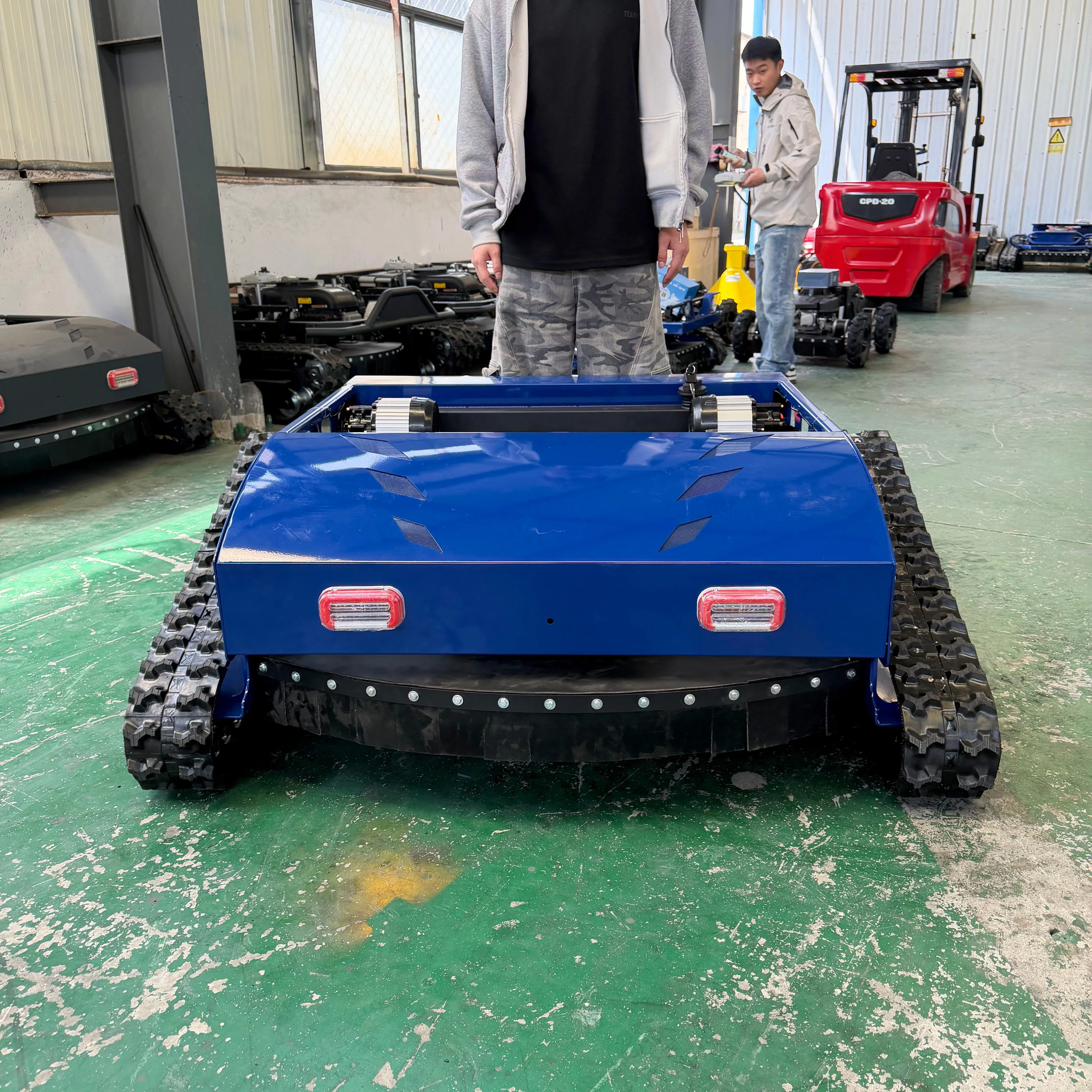 Customized Remote Control Lawn Mower Hybrid Power Self Charging Crawler Tracked All Terrain Zero Turn Grass Cutter Compliant