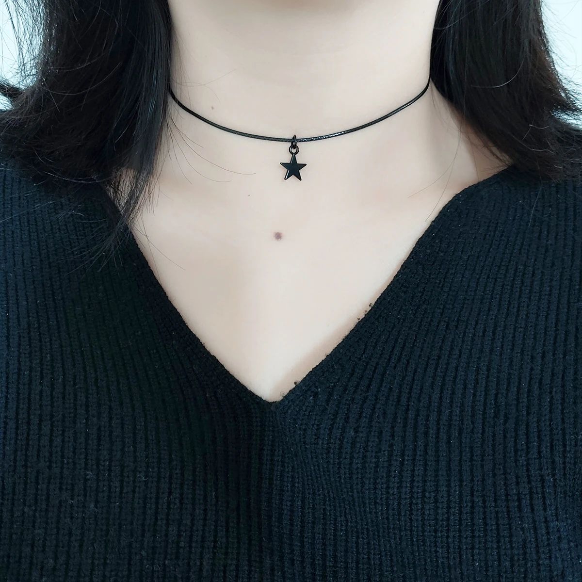 Stylish and simple everything with sweet and cute black five-pointed star pendant choker Choker necklace women\'s accessories