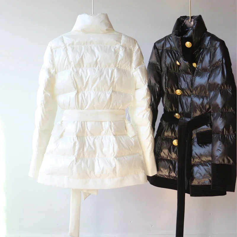 Abrigos cálidos con cuello levantado y doble pecho, chaqueta con cordones y botones de Metal empalmados de terciopelo, moda de invierno informal elegante en blanco y negro