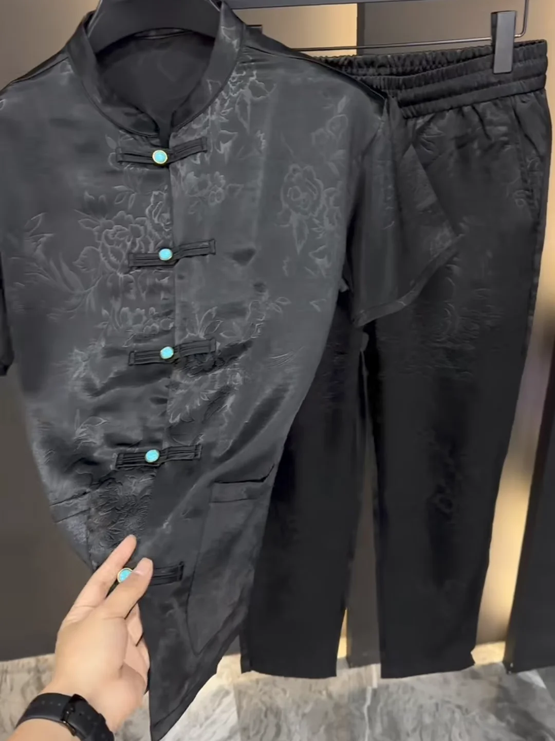nouvel-ensemble-deux-pieces-decontracte-pour-homme-style-tang-avec-boutons-tendance-nationale-pour-jeunes-hommes-ideal-pour-l'ete-et-le-style-business-decontracte