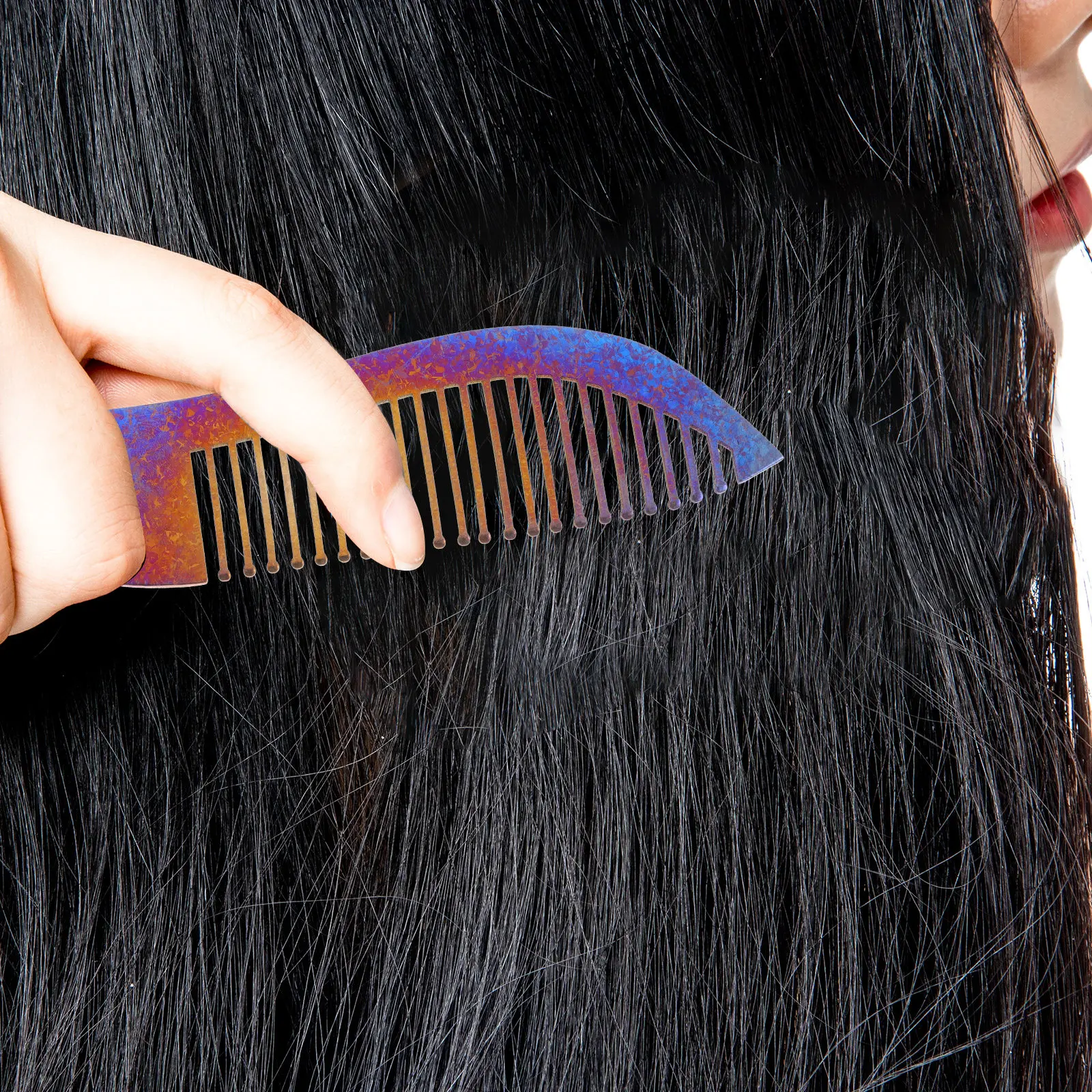 

Титановая расческа для укладки волос в форме рыбы, антистатическая, с широкими зубьями, металлическая, для парикмахерских, инструмент для стрижки волос для мужчин